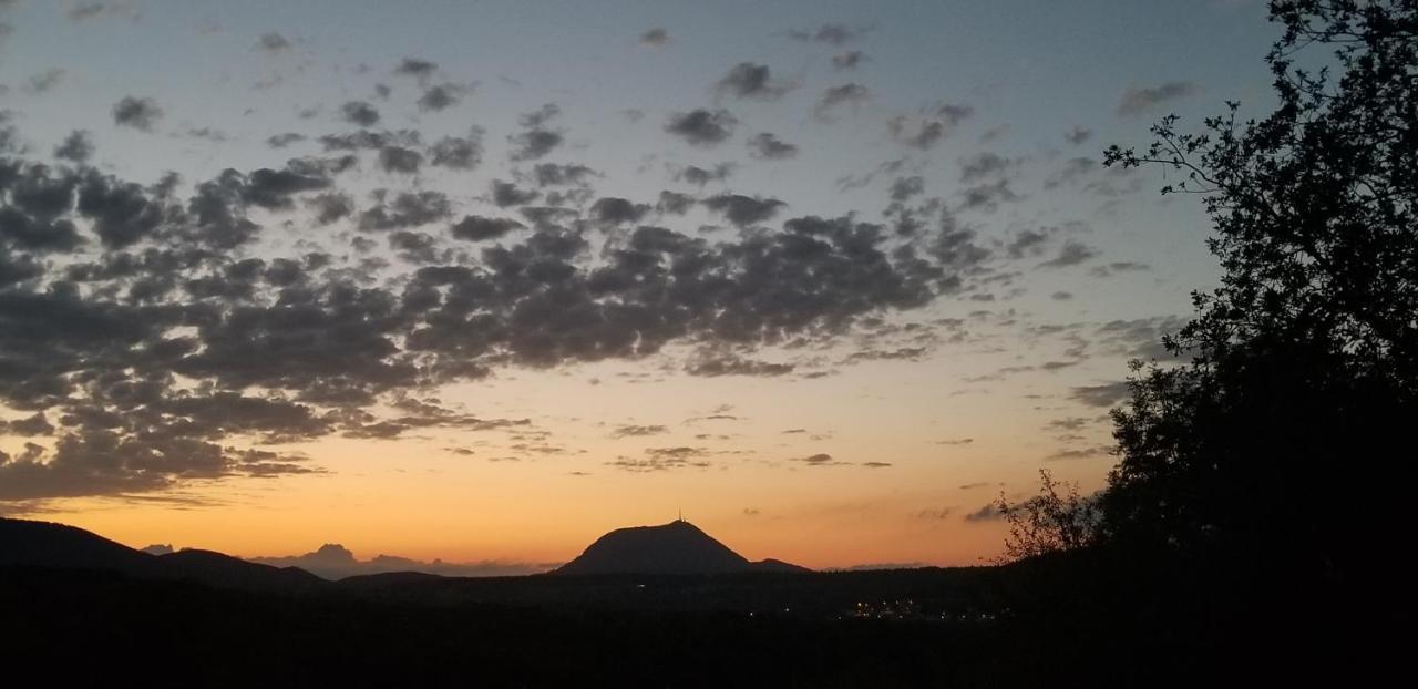 La Terrasse Des Volcans Saint-Genès-Champanelle Zewnętrze zdjęcie